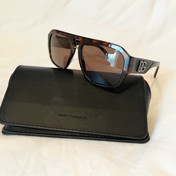 Dolce & Gabbana Rare Crossed Sunglasses in Havana color - Picture 6 of 8